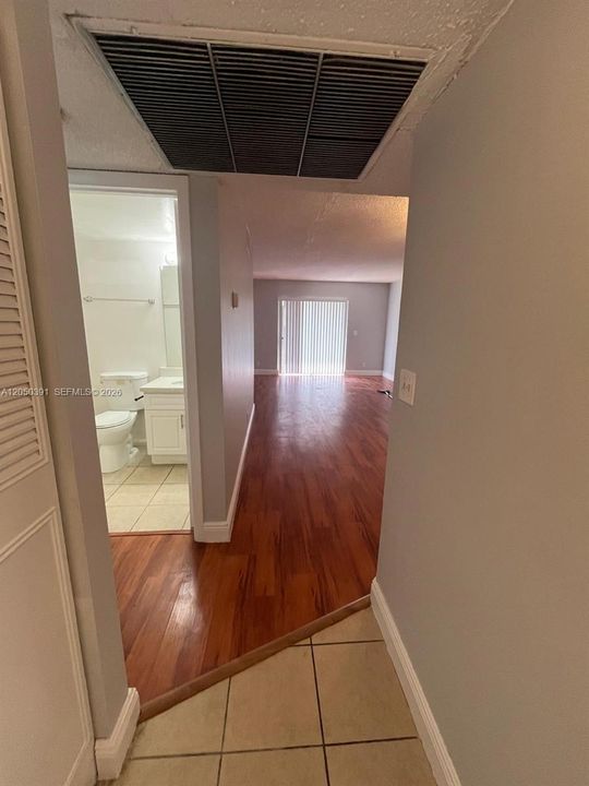 For Rent: $1,850 (2 beds, 2 baths, 858 Square Feet)