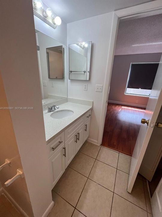 For Rent: $1,850 (2 beds, 2 baths, 858 Square Feet)