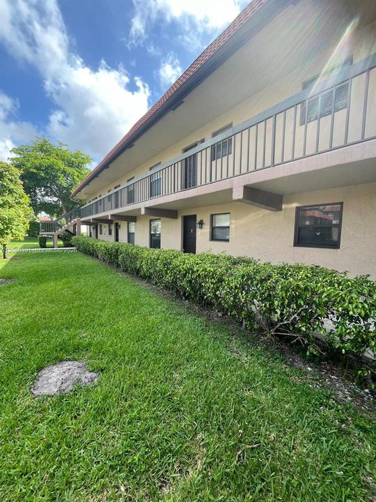 For Rent: $1,850 (2 beds, 2 baths, 858 Square Feet)