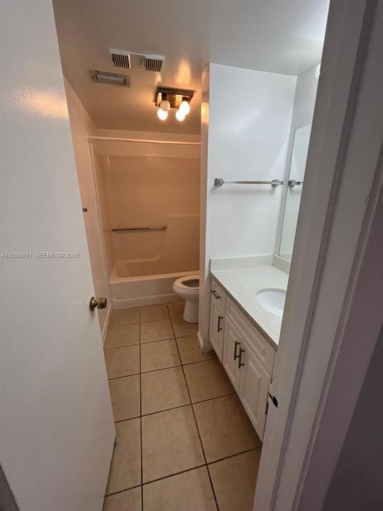 For Rent: $1,850 (2 beds, 2 baths, 858 Square Feet)