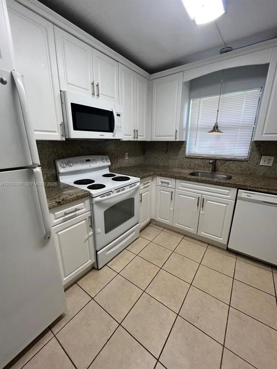For Rent: $1,850 (2 beds, 2 baths, 858 Square Feet)