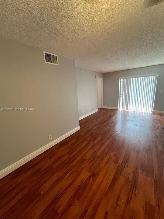 For Rent: $1,850 (2 beds, 2 baths, 858 Square Feet)