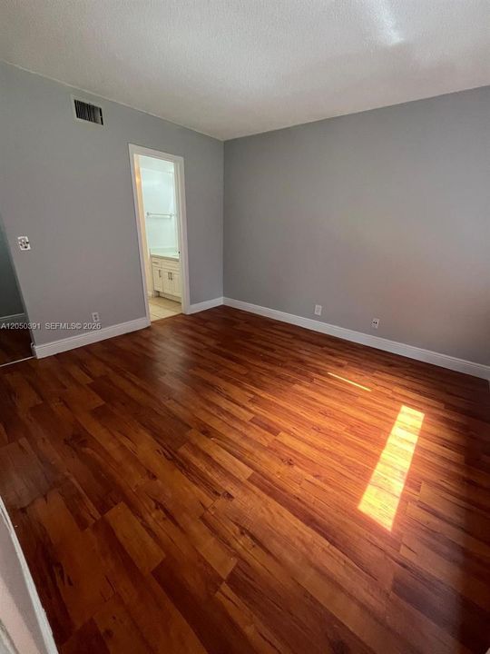 For Rent: $1,850 (2 beds, 2 baths, 858 Square Feet)