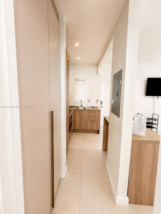 For Rent: $2,000 (0 beds, 1 baths, 400 Square Feet)