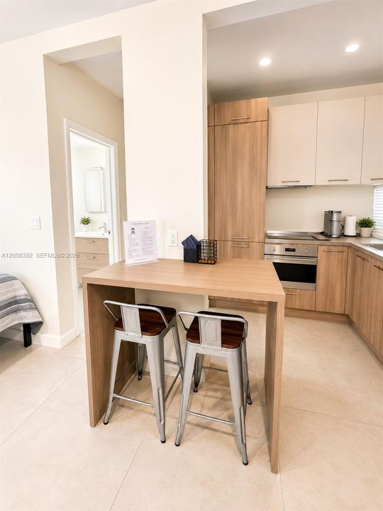For Rent: $2,000 (0 beds, 1 baths, 400 Square Feet)