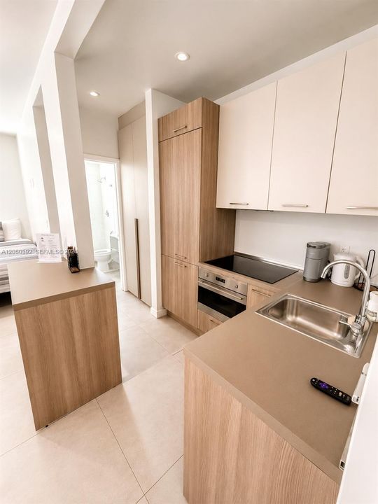 For Rent: $2,000 (0 beds, 1 baths, 400 Square Feet)