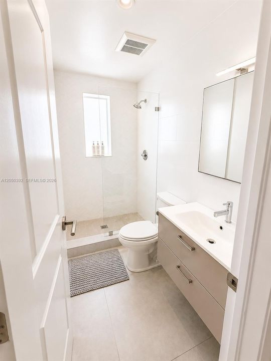 For Rent: $2,000 (0 beds, 1 baths, 400 Square Feet)