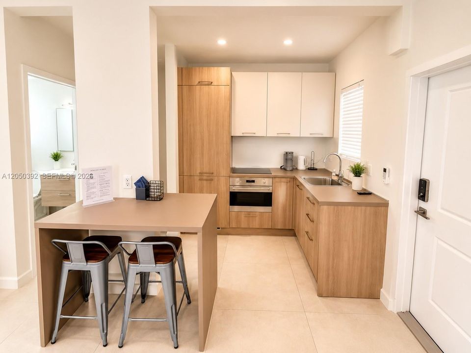 For Rent: $2,000 (0 beds, 1 baths, 400 Square Feet)