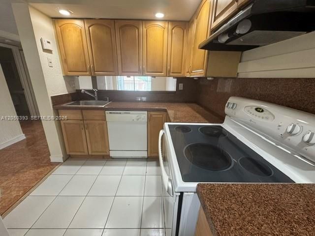 For Sale: $179,900 (2 beds, 2 baths, 820 Square Feet)