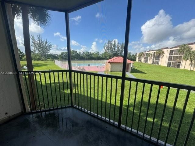 For Sale: $179,900 (2 beds, 2 baths, 820 Square Feet)