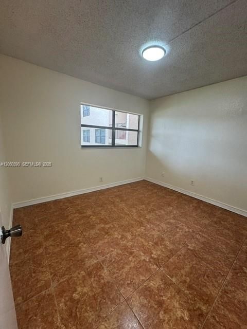 For Sale: $179,900 (2 beds, 2 baths, 820 Square Feet)