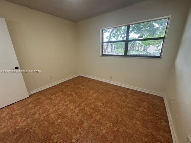 For Sale: $179,900 (2 beds, 2 baths, 820 Square Feet)