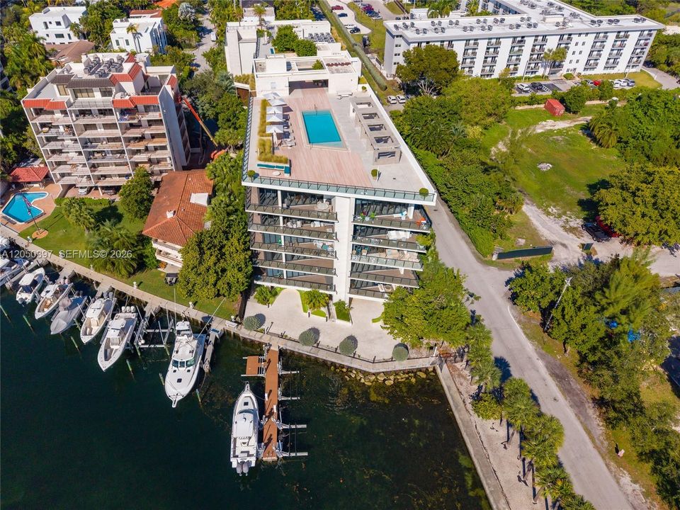 В аренду: $24,000 (3 спален, 4 ванн, 3054 Квадратных фут)