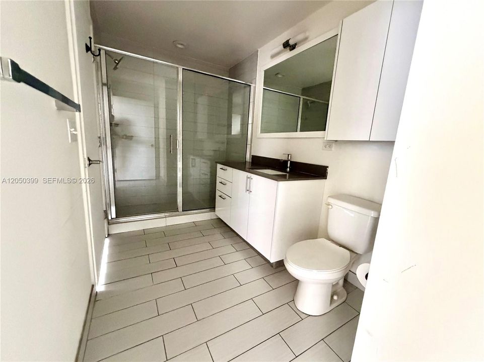 2nd bedroom bath