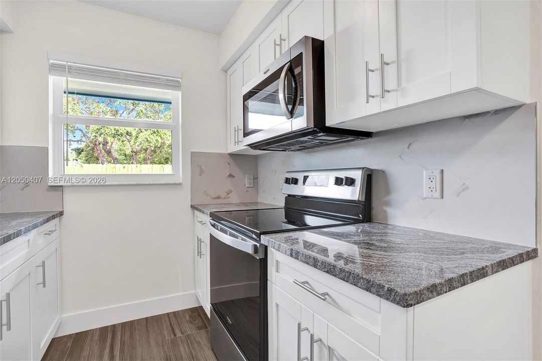 Active With Contract: $1,800 (1 beds, 1 baths, 500 Square Feet)