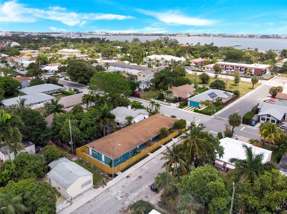 Active With Contract: $1,800 (1 beds, 1 baths, 500 Square Feet)