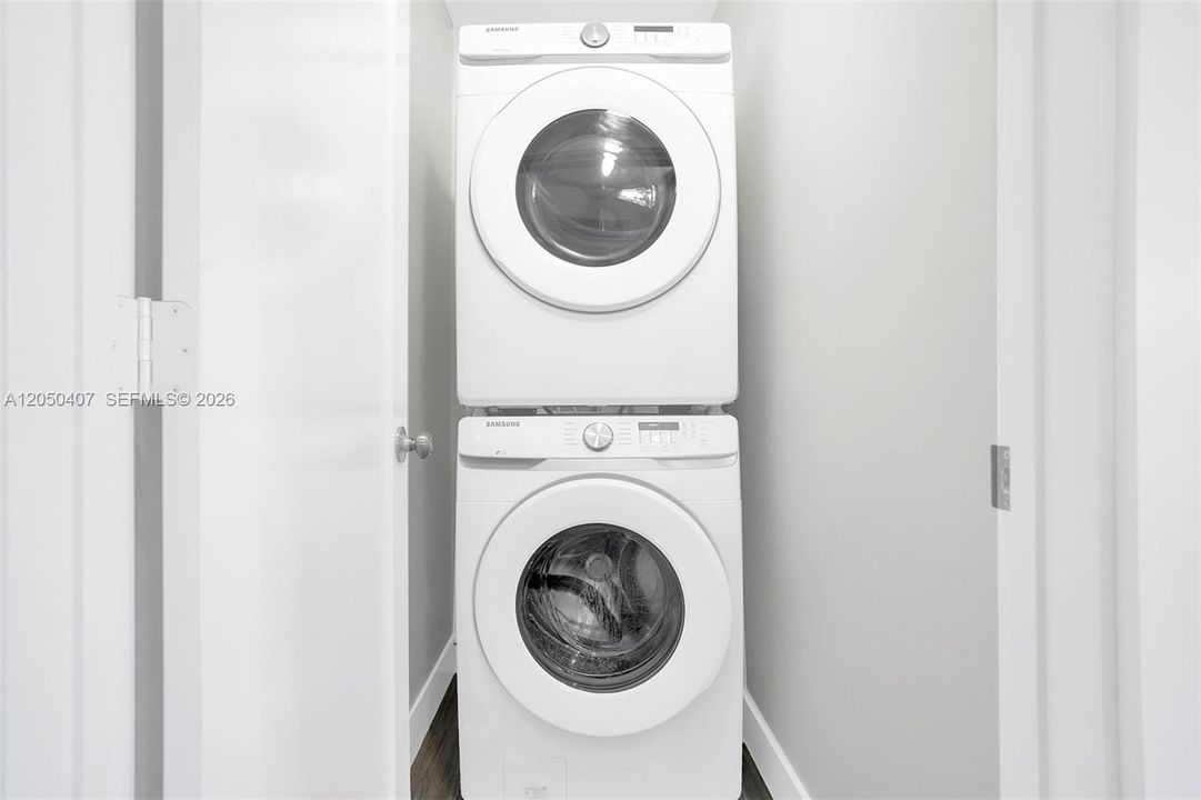 Active With Contract: $1,800 (1 beds, 1 baths, 500 Square Feet)