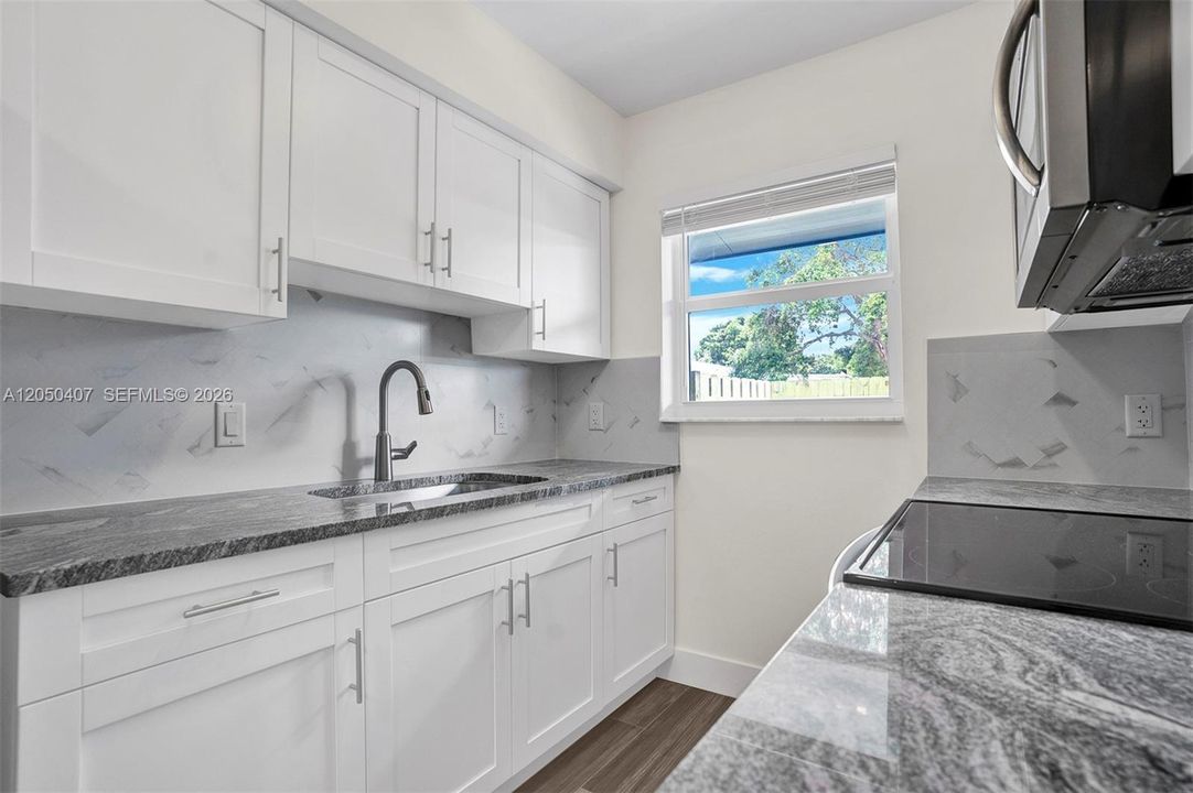 Active With Contract: $1,800 (1 beds, 1 baths, 500 Square Feet)