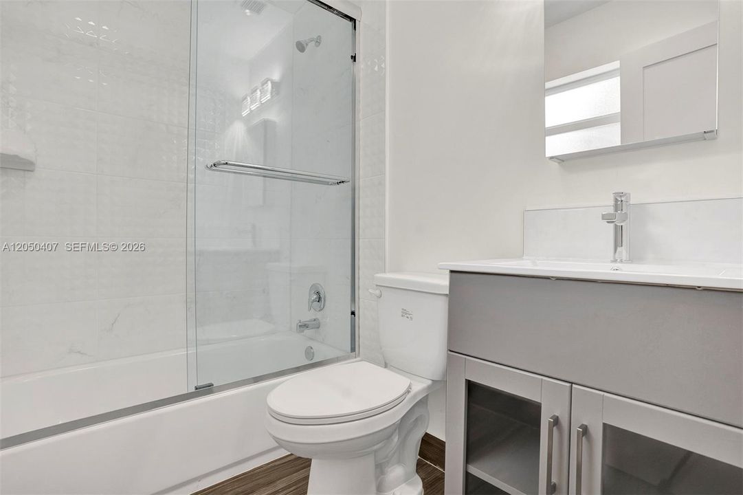 Active With Contract: $1,800 (1 beds, 1 baths, 500 Square Feet)