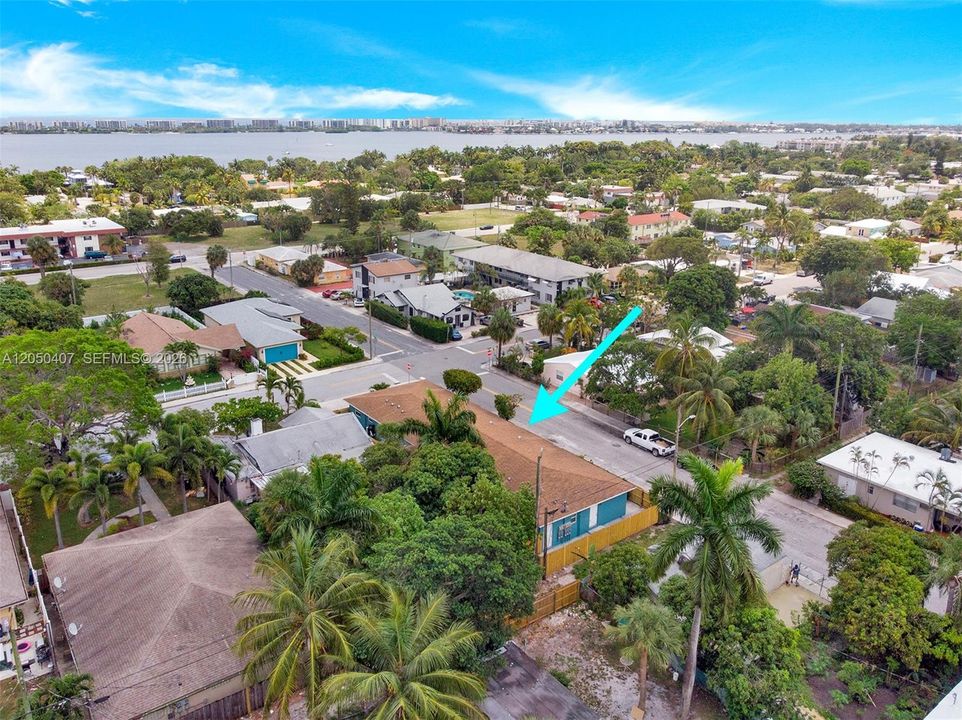 Active With Contract: $1,800 (1 beds, 1 baths, 500 Square Feet)