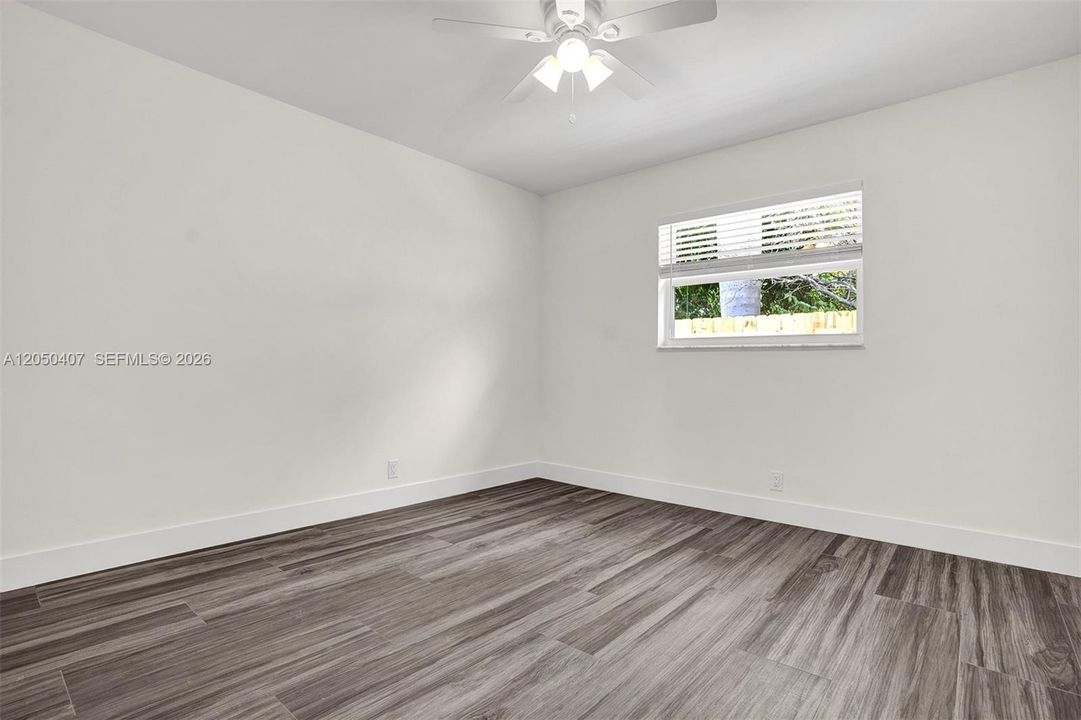 Active With Contract: $1,800 (1 beds, 1 baths, 500 Square Feet)