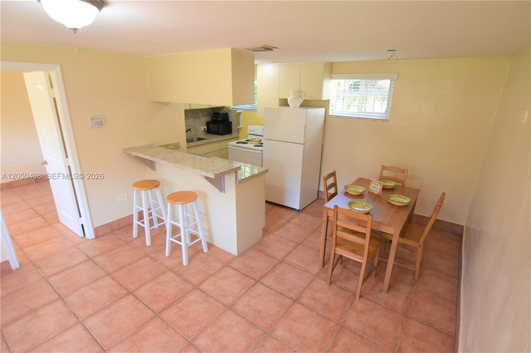 For Rent: $2,650 (2 beds, 2 baths, 960 Square Feet)