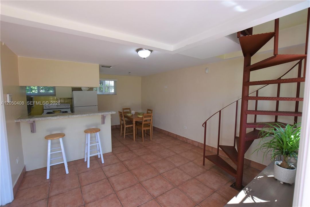 For Rent: $2,650 (2 beds, 2 baths, 960 Square Feet)