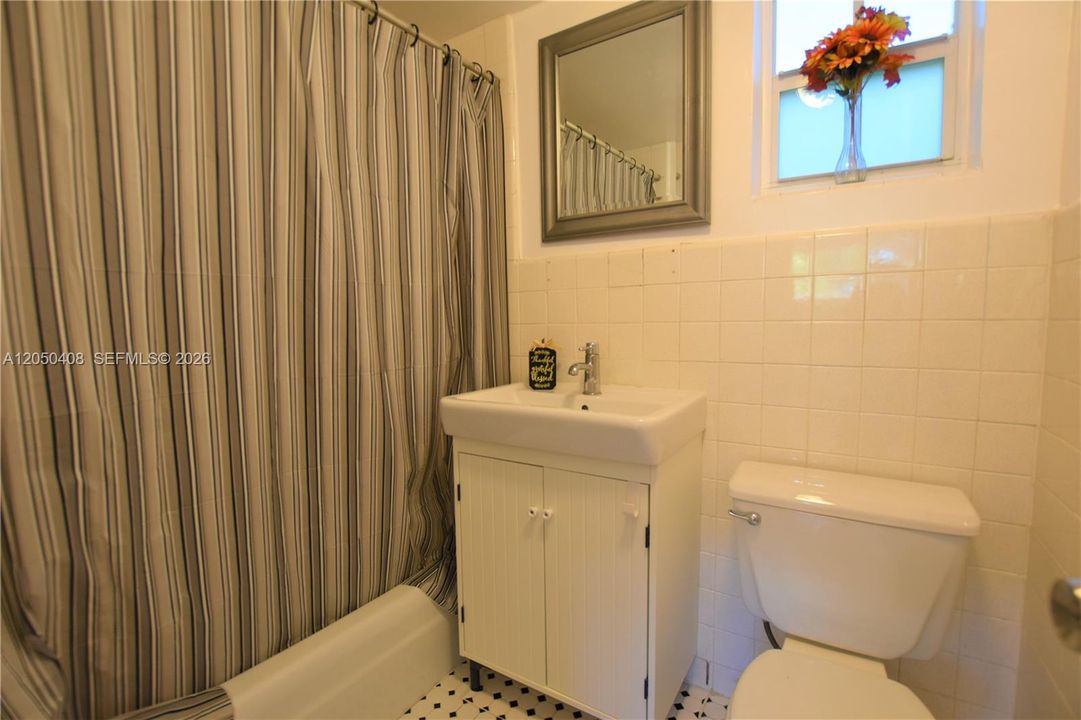 For Rent: $2,650 (2 beds, 2 baths, 960 Square Feet)