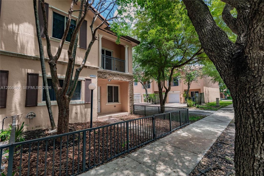 For Sale: $409,900 (4 beds, 2 baths, 1698 Square Feet)