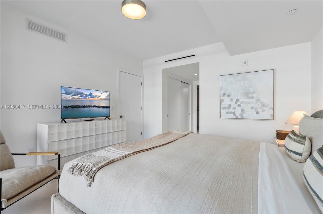 Recently Rented: $9,800 (2 beds, 2 baths, 1236 Square Feet)