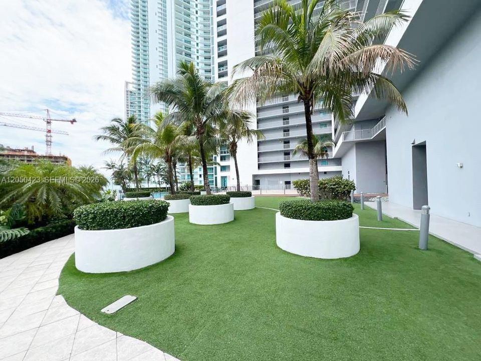 For Rent: $4,900 (2 beds, 2 baths, 1198 Square Feet)