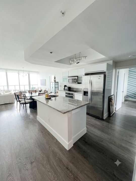 For Rent: $4,900 (2 beds, 2 baths, 1198 Square Feet)