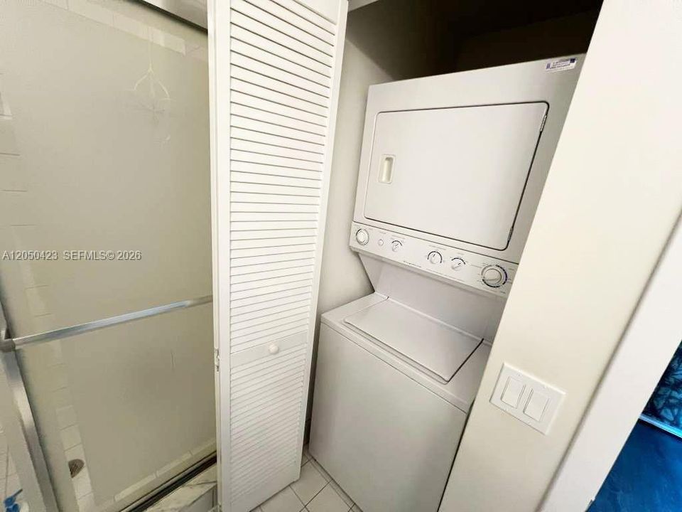 For Rent: $4,900 (2 beds, 2 baths, 1198 Square Feet)