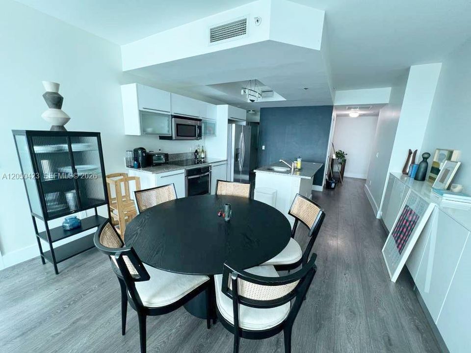 For Rent: $4,900 (2 beds, 2 baths, 1198 Square Feet)