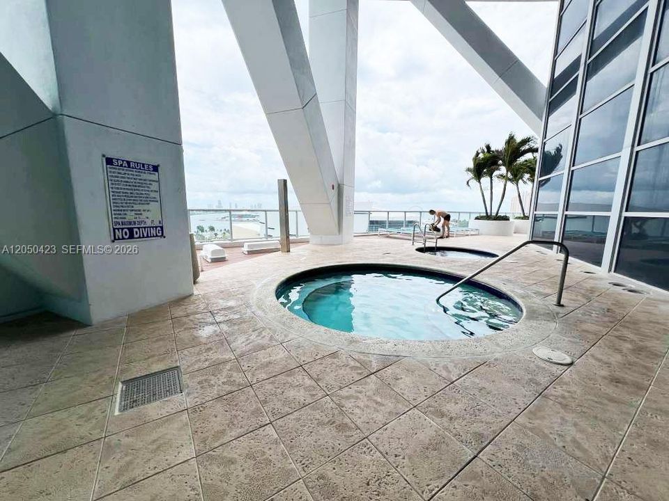 For Rent: $4,900 (2 beds, 2 baths, 1198 Square Feet)