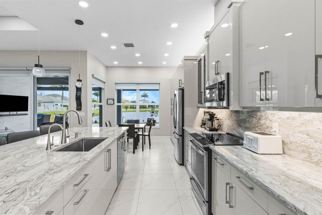 017-13697WhistlerMountainRoad-DelrayBeac