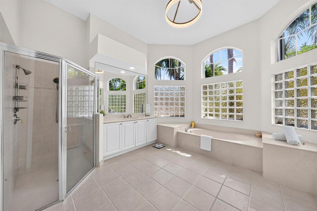035-029-Primary Bath-4000x2664
