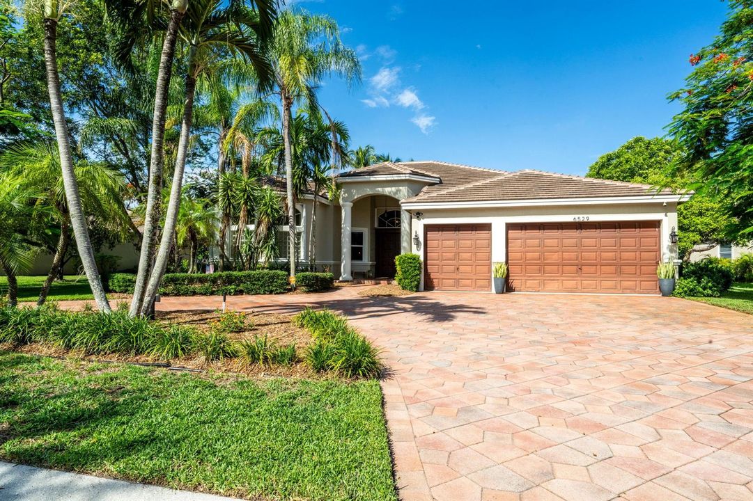 063-042-Front of Home-4000x2667
