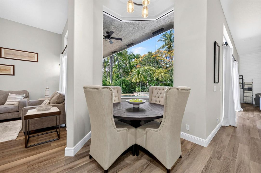 020-040-Breakfast Nook-4000x2662