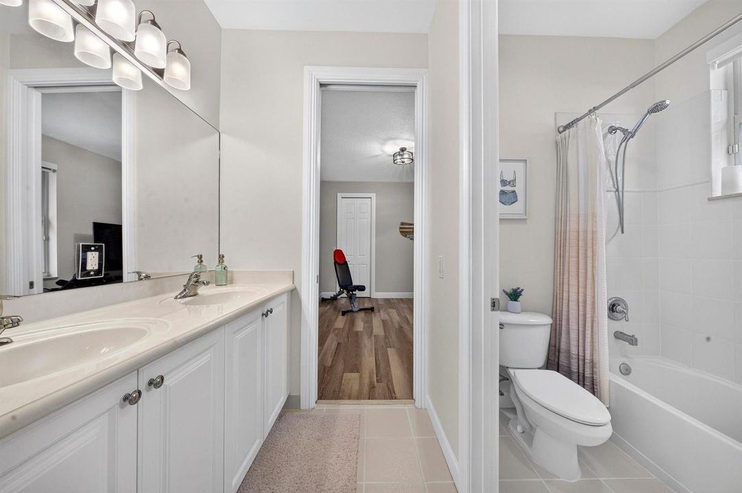 042-021-Bathroom-4000x2662