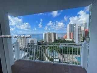 For Rent: $3,400 (2 beds, 2 baths, 930 Square Feet)