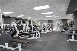 For Rent: $3,400 (2 beds, 2 baths, 930 Square Feet)
