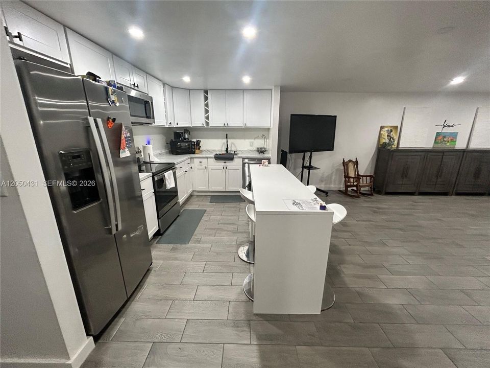 For Rent: $1,799 (2 beds, 1 baths, 1075 Square Feet)