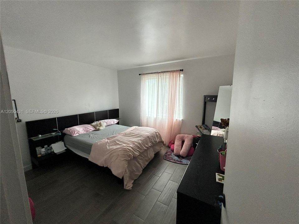 For Rent: $1,799 (2 beds, 1 baths, 1075 Square Feet)