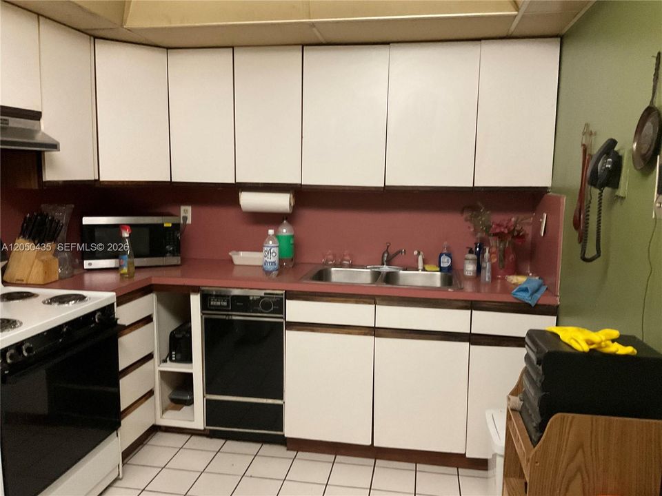 For Sale: $249,900 (1 beds, 1 baths, 770 Square Feet)