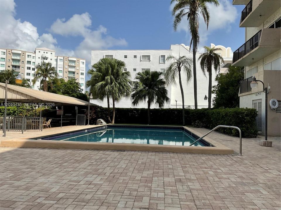 For Sale: $249,900 (1 beds, 1 baths, 770 Square Feet)