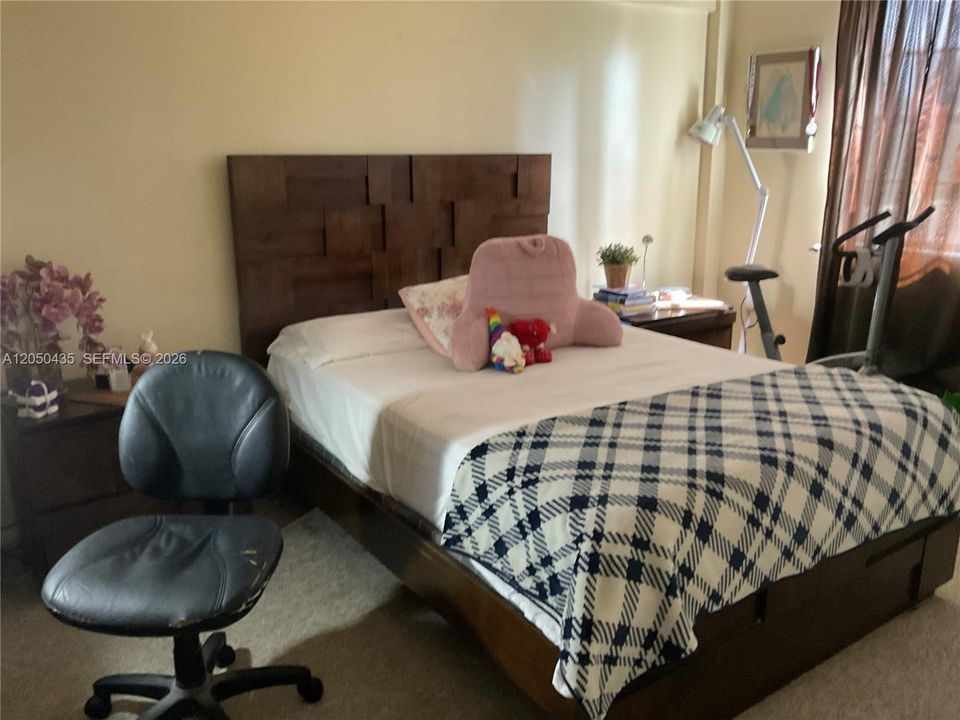 For Sale: $249,900 (1 beds, 1 baths, 770 Square Feet)