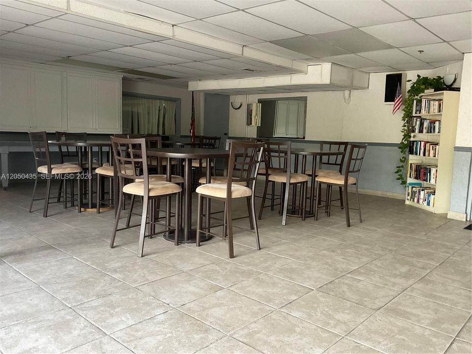 For Sale: $249,900 (1 beds, 1 baths, 770 Square Feet)
