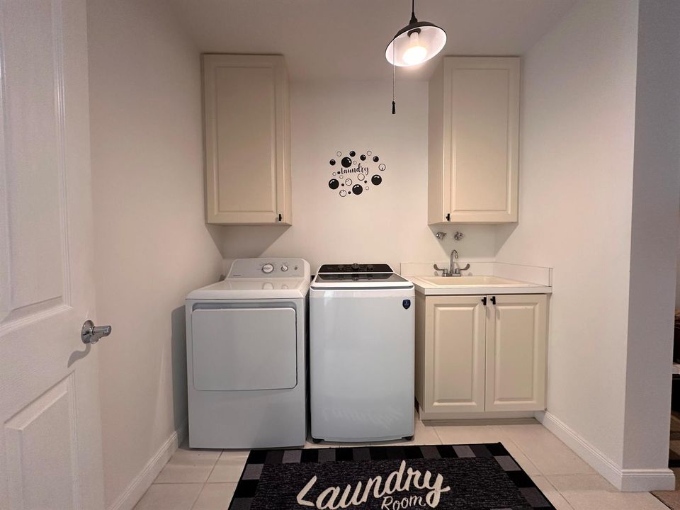 21-105 Laundry Room