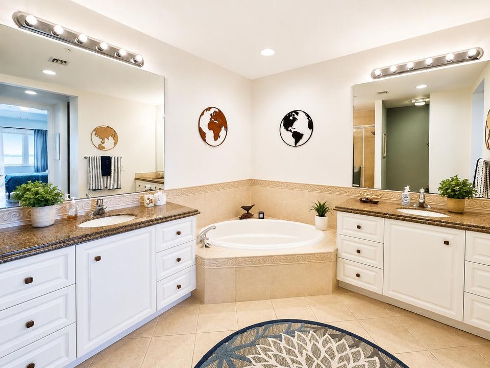 21-105 Master Bathroom (2)